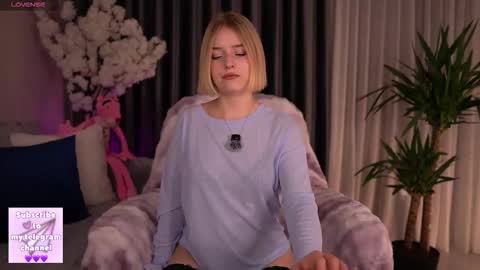 Snapshot of joice_queen chatting on October 20, 12:48 am Paula online show from October 20, 12:48 am