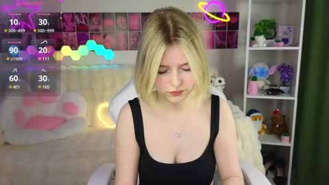 Snapshot of joice_queen chatting on February 23, 12:30 am Paula online show from February 23, 12:30 am