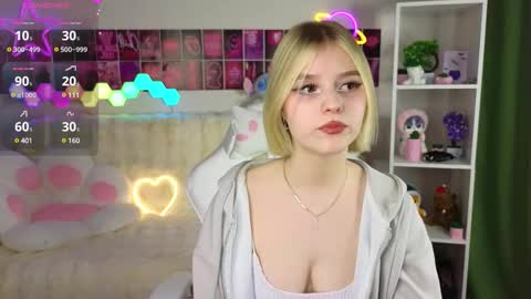 Snapshot of joice_queen chatting on March 1, 3:32 am Paula online show from March 1, 3:32 am