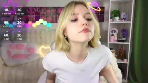Snapshot of joice_queen chatting on March 12, 2:52 am Paula online show from March 12, 2:52 am