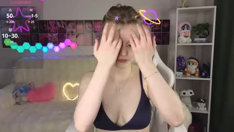 Snapshot of joice_queen chatting on February 16, 3:47 am Paula online show from February 16, 3:47 am
