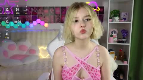 Snapshot of joice_queen chatting on March 7, 1:53 am Paula online show from March 7, 1:53 am