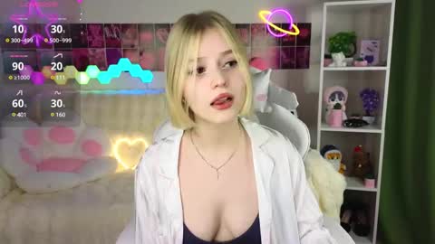 Snapshot of joice_queen chatting on March 1, 11:15 pm Paula online show from March 1, 11:15 pm