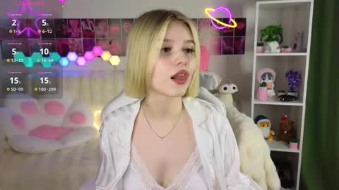 Snapshot of joice_queen chatting on March 4, 3:55 am Paula online show from March 4, 3:55 am