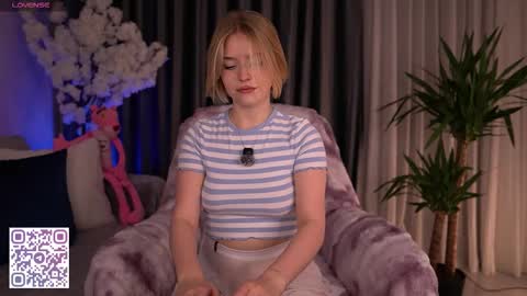 Snapshot of joice_queen chatting on October 18, 12:15 am Paula online show from October 18, 12:15 am