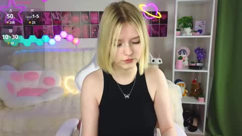 Snapshot of joice_queen chatting on March 9, 1:46 am Paula online show from March 9, 1:46 am