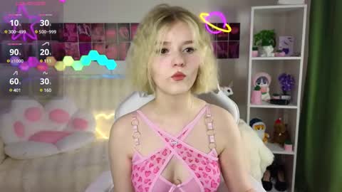 Snapshot of joice_queen chatting on March 6, 7:32 pm Paula online show from March 6, 7:32 pm