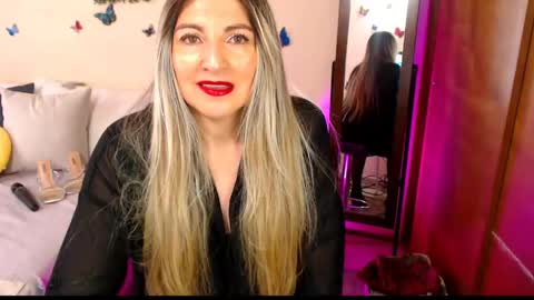 Jolie Mature online show from April 17, 9:50 pm