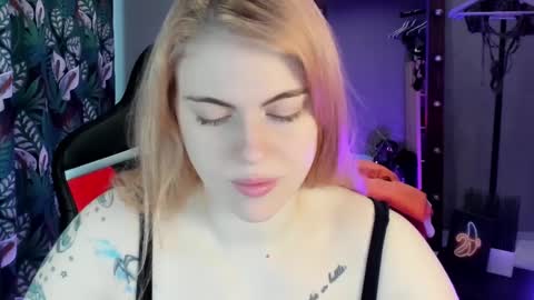 Snapshot of jolly_doll_ chatting on January 18, 2:58 am Jolly online show from January 18, 2:58 am