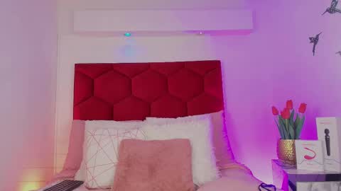 Jonas  online show from September 12, 1:35 pm