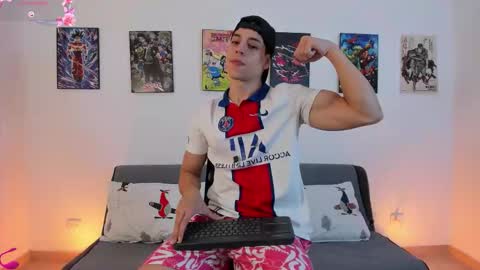 Instagram jonathanfit14 online show from January 13, 10:06 pm