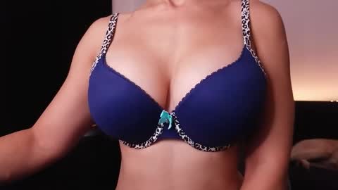 Snapshot of jonesalesya chatting on September 20, 8:06 am AlesyaJ online show from September 20, 8:06 am