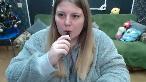 Snapshot of josiesun771 chatting on February 10, 7:04 am josiesun771 online show from February 10, 7:04 am
