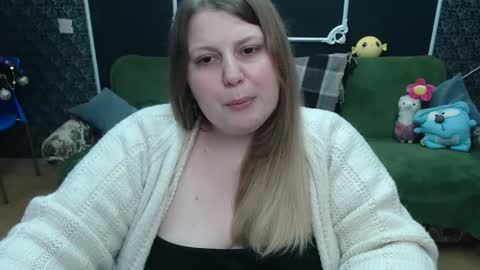 Snapshot of josiesun771 chatting on February 16, 1:38 pm josiesun771 online show from February 16, 1:38 pm