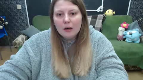 Snapshot of josiesun771 chatting on February 17, 7:04 am josiesun771 online show from February 17, 7:04 am