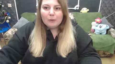 Snapshot of josiesun771 chatting on December 15, 12:06 pm josiesun771 online show from December 15, 12:06 pm