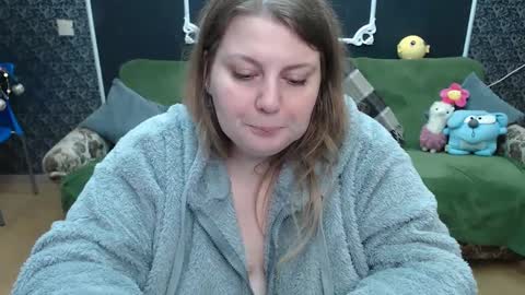 Snapshot of josiesun771 chatting on February 15, 7:38 am josiesun771 online show from February 15, 7:38 am