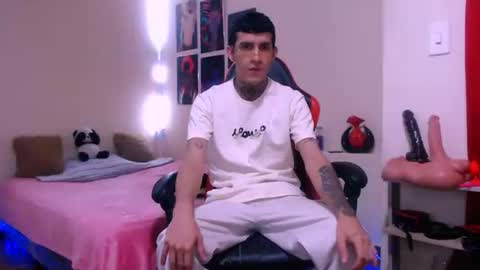 josue_linares online show from March 16, 11:42 pm