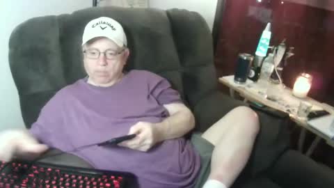 Snapshot of jpmel99 chatting on December 2, 2:57 am jpmel99 online show from December 2, 2:57 am