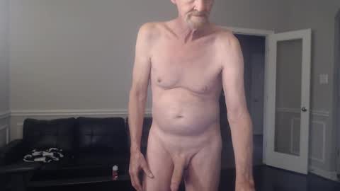 jtull52 online show from December 7, 9:39 pm