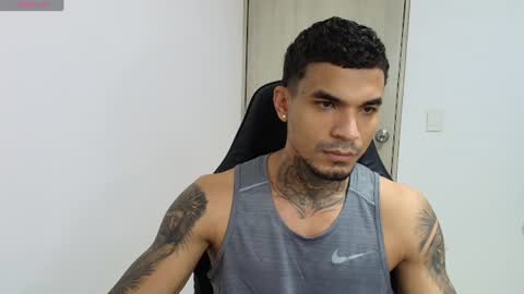 juan_gomez_1 online show from June 11, 5:16 am