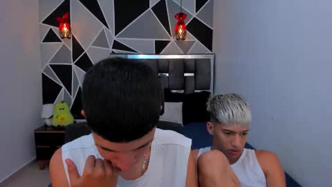 JuanSteven online show from April 28, 9:30 pm