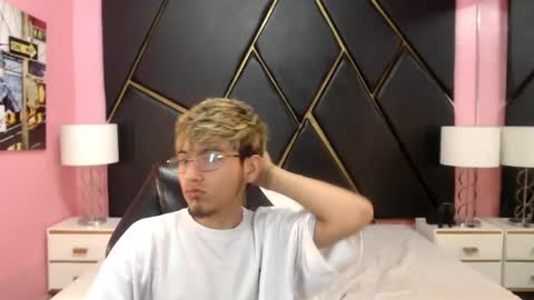 juan_saul1 online show from April 23, 12:29 pm