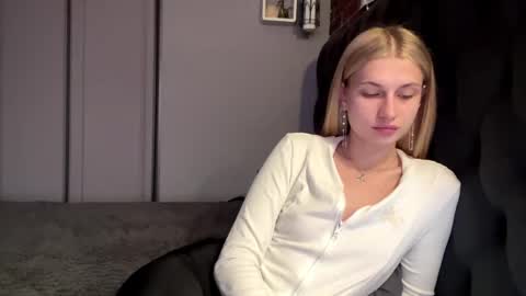 Lola online show from April 18, 6:26 am