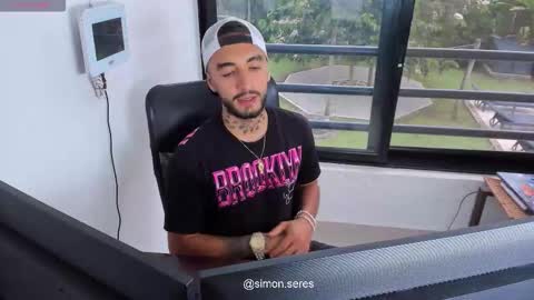 juanlouis_pierre online show from February 14, 10:34 pm