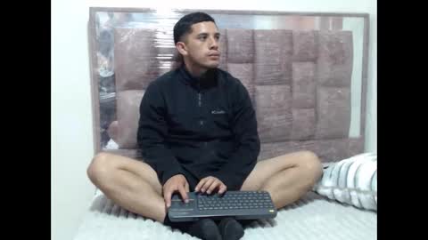 Snapshot of juanperez1999777 chatting on September 10, 8:43 pm juanperez1999777 online show from September 10, 8:43 pm