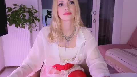 Snapshot of jugoddess chatting on October 13, 6:32 pm Goddess Julia online show from October 13, 6:32 pm
