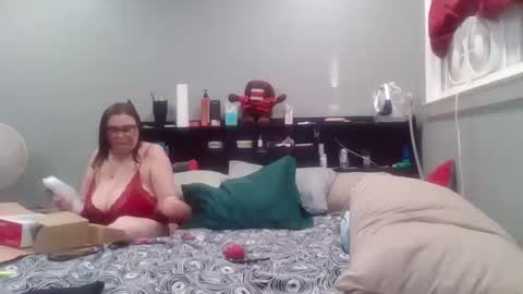 Juiceepawwg420 online show from May 11, 12:50 am