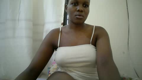 Snapshot of juicy_bella2 chatting on October 19, 12:32 pm juicy_bella2 online show from October 19, 12:32 pm