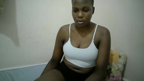 Snapshot of juicy_bella2 chatting on September 29, 7:57 pm juicy_bella2 online show from September 29, 7:57 pm