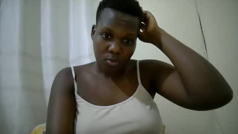 Snapshot of juicy_bella2 chatting on October 13, 8:33 pm juicy_bella2 online show from October 13, 8:33 pm