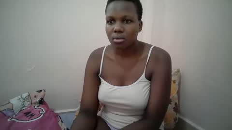 Snapshot of juicy_bella2 chatting on September 18, 12:09 pm juicy_bella2 online show from September 18, 12:09 pm