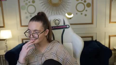 Elza online show from March 21, 8:19 am