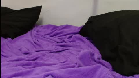 juicyxpink online show from June 3, 12:24 am