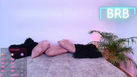 Jules and Gia online show from April 5, 3:20 pm