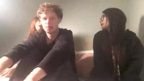 jules_vondi online show from December 1, 4:21 am