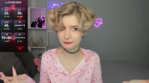 Snapshot of julescrown chatting on October 10, 12:38 am Jules online show from October 10, 12:38 am