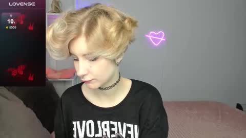 Snapshot of julescrown chatting on October 19, 12:59 am Jules online show from October 19, 12:59 am