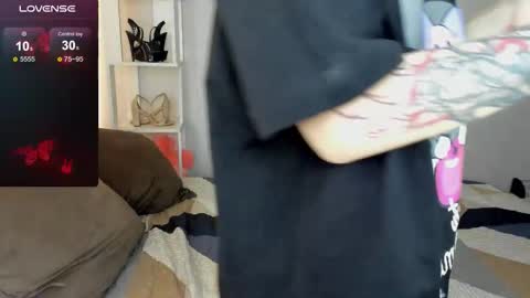 Snapshot of julescrown chatting on September 15, 1:40 am Jules online show from September 15, 1:40 am