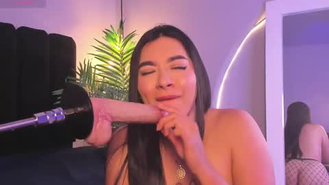 Snapshot of juli_casanova chatting on October 2, 1:21 pm juli_casanova online show from October 2, 1:21 pm