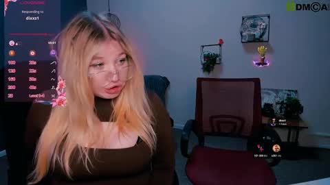 juli kisss online show from March 6, 2:41 am