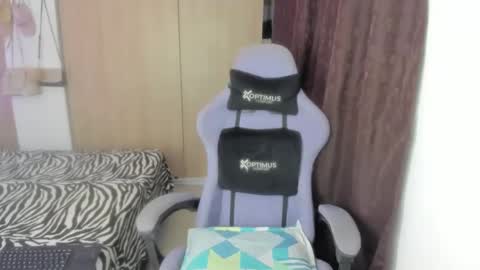 juli_santos_22 online show from April 18, 5:20 am