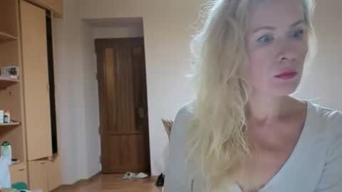 julia_giulia online show from October 4, 9:12 pm