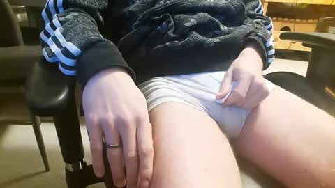 julia_official online show from February 8, 8:56 pm