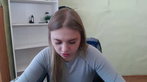 Snapshot of juliacrazy_ chatting on February 18, 9:21 am juliacrazy_ online show from February 18, 9:21 am