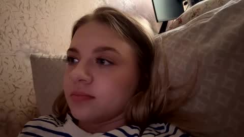 Snapshot of juliacrazy_ chatting on March 5, 1:50 pm juliacrazy_ online show from March 5, 1:50 pm
